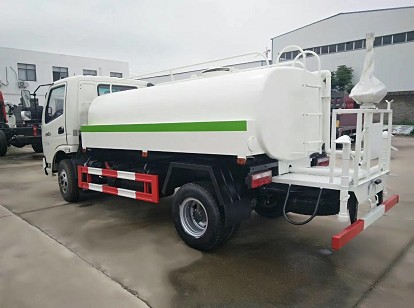 5方灑水車廠家_飛碟奧馳6方綠化灑水車廠家價格3